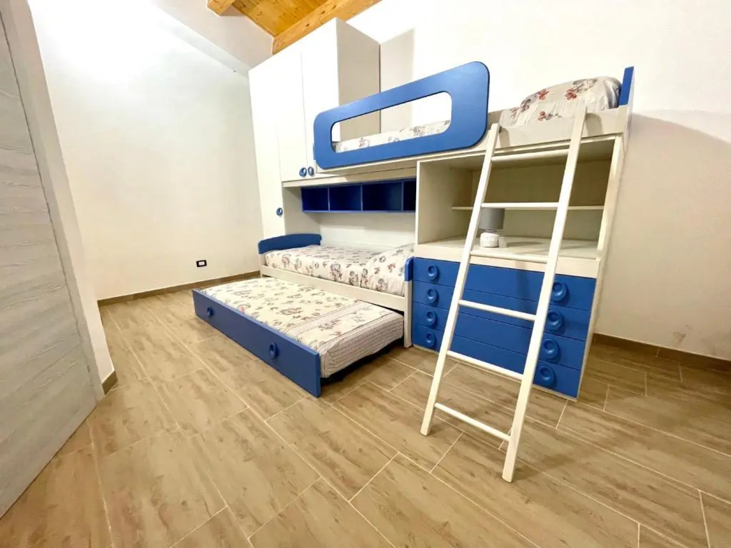 Villa Nunzia con piscina, sauna e idromassaggio.