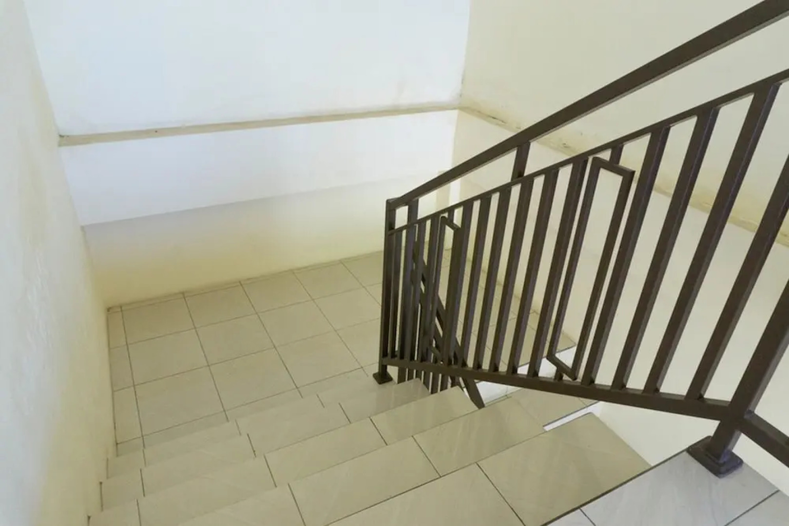 RedDoorz Syariah near Sultan Muhammad Kaharuddin Airport