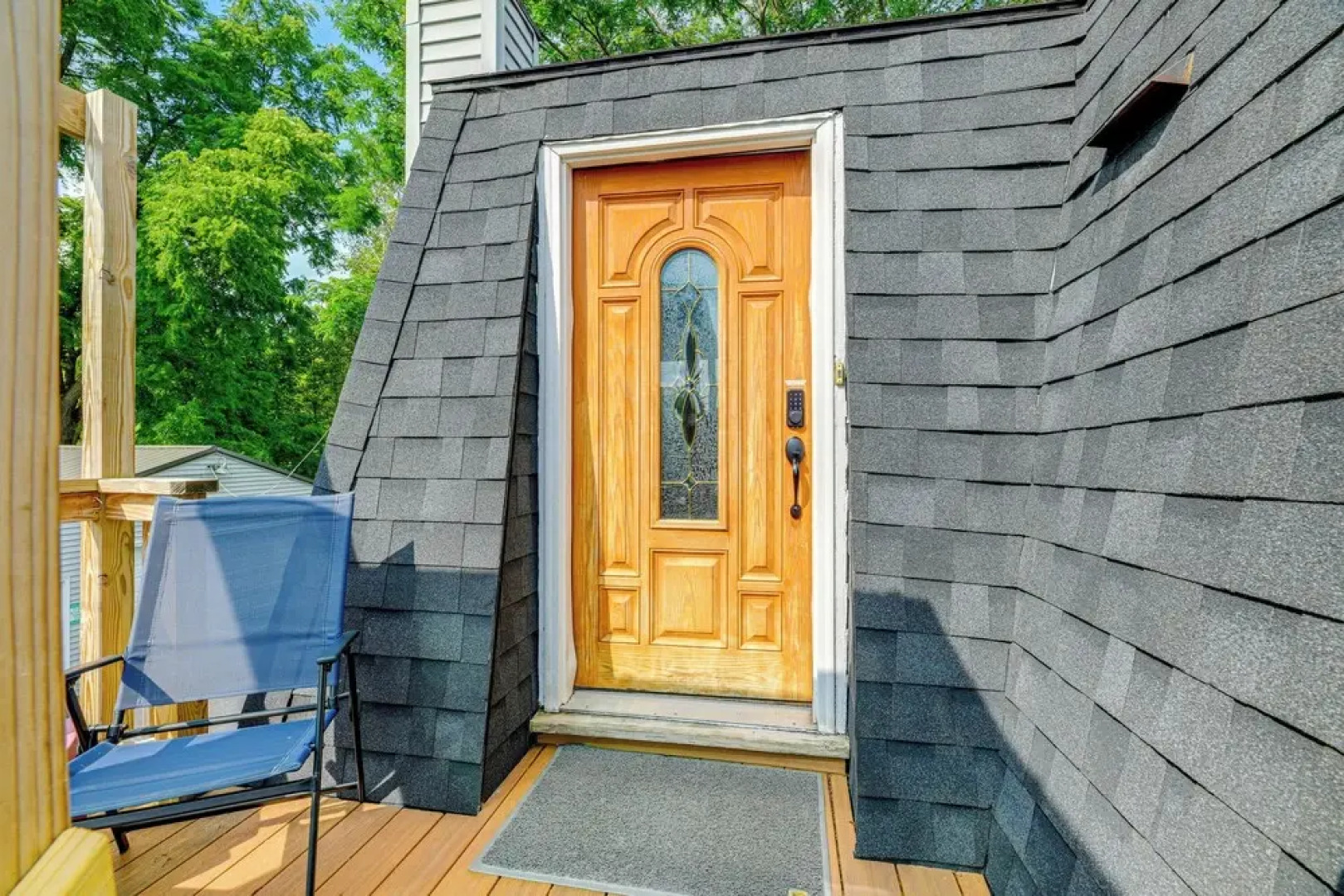 Modern Clarence Home on Main Street!