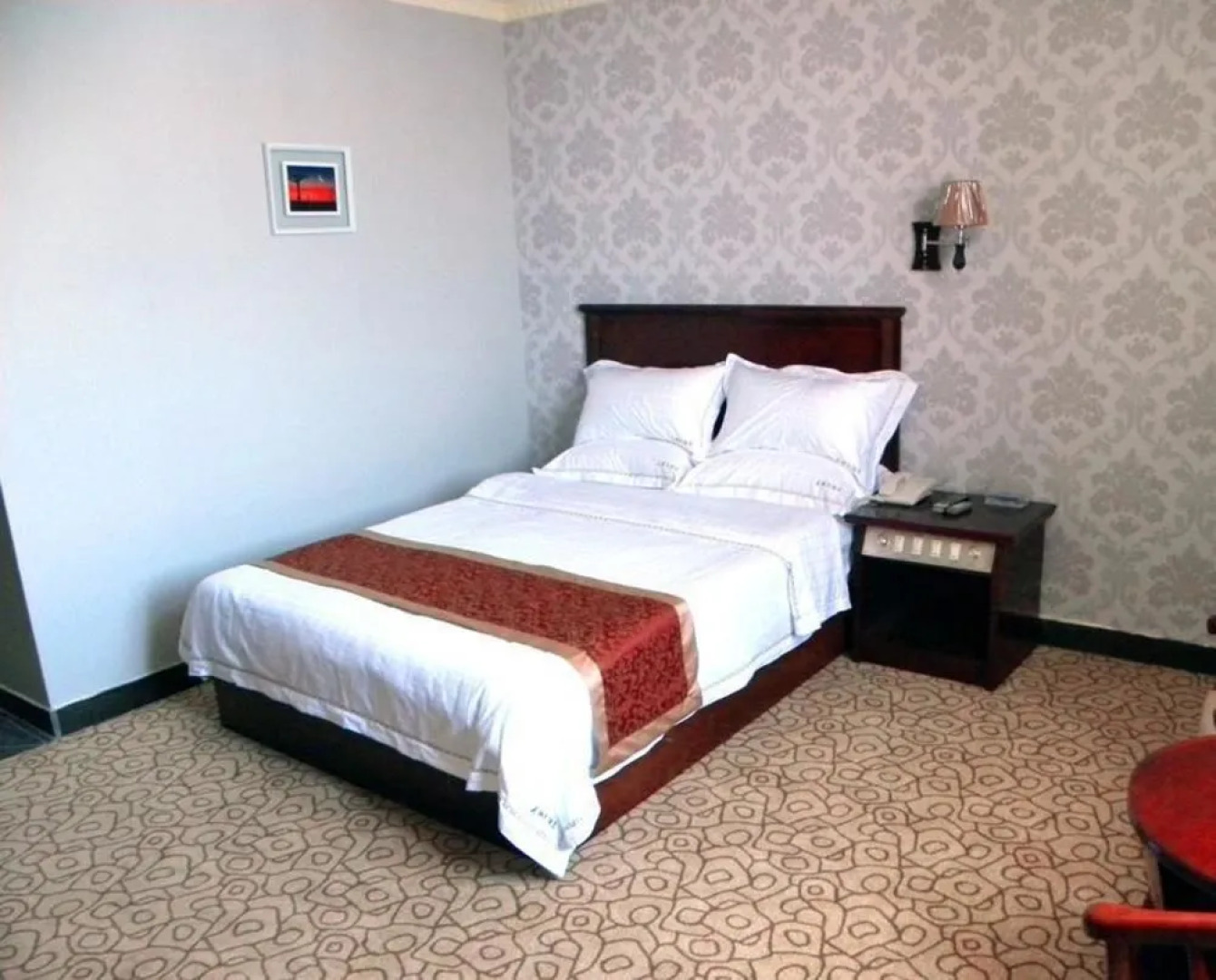 东兴王朝大酒店