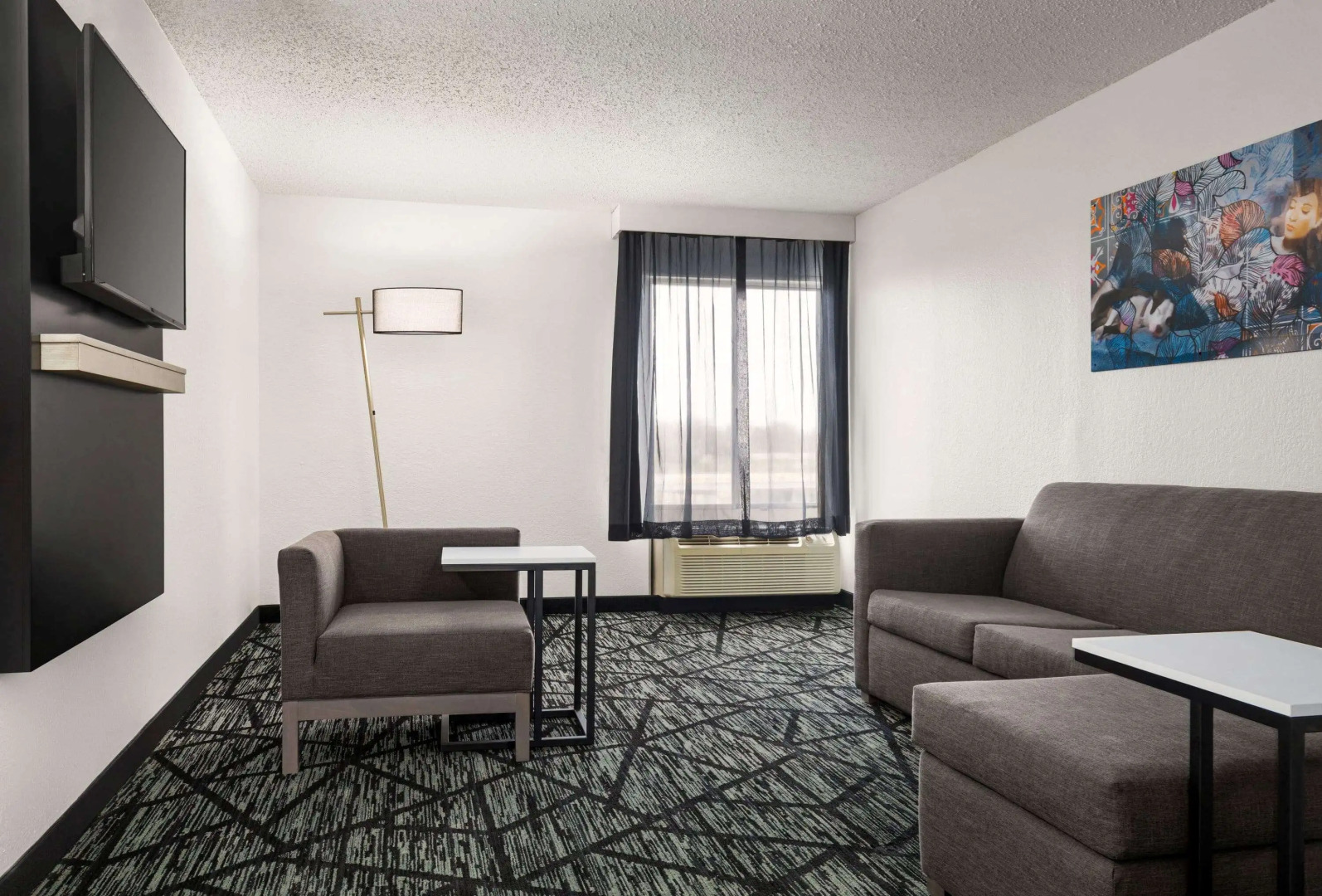 La Quinta Inn & Suites by Wyndham Cleveland Airport West