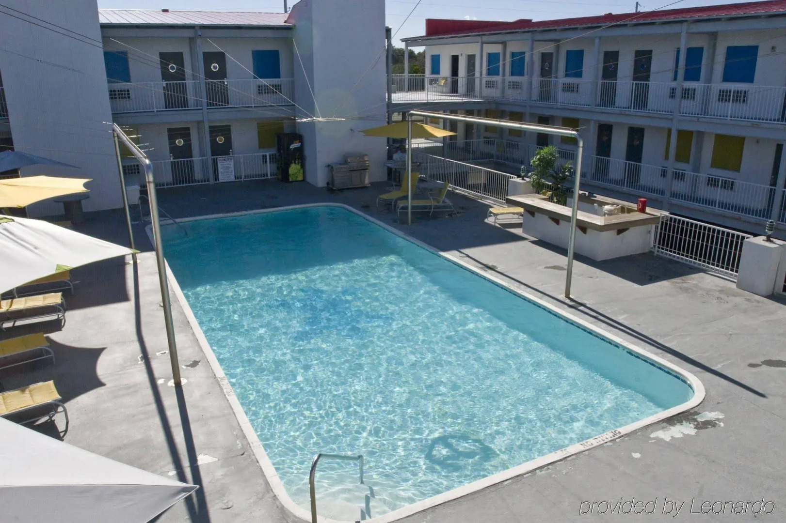 Sea And Breeze Hotel And Condo