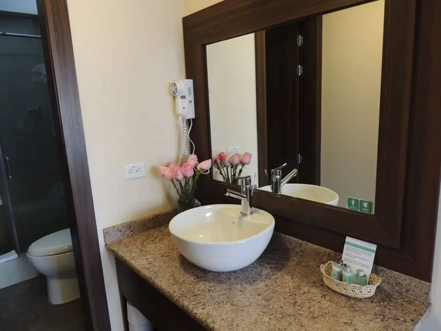 Quindeloma Art Hotel And Gallery