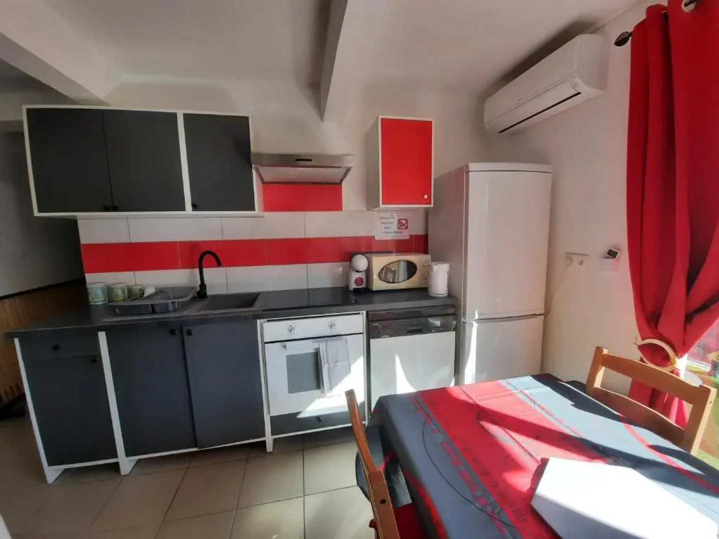 Superbe appartement F2 neuf : terrasse, barbecue.