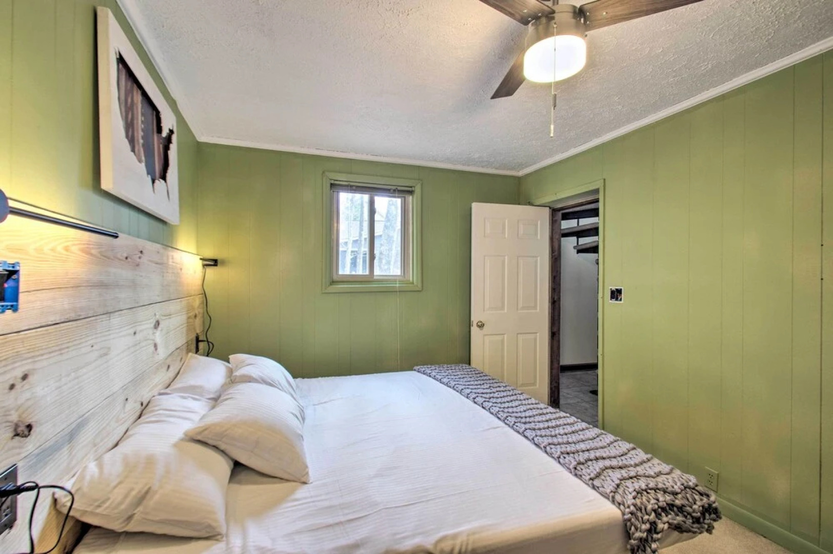 Rustic Getaway With Fireplace - Walk to Slopes!