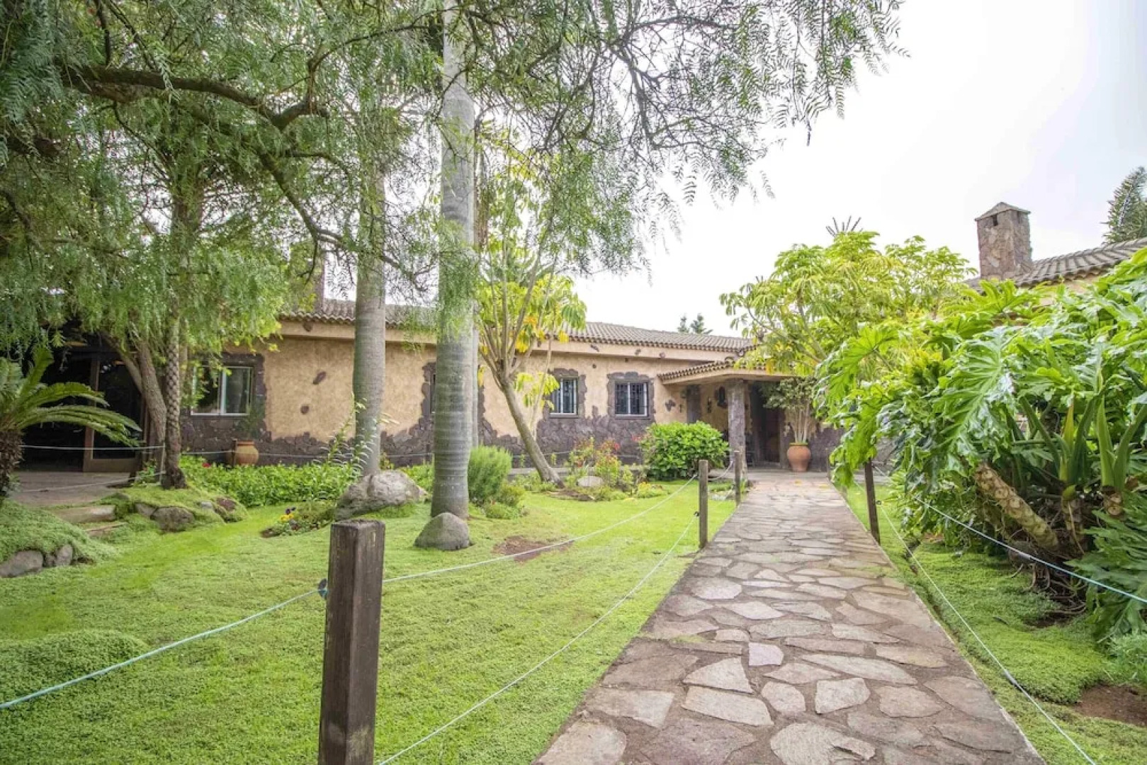 Villa With 5 Bedrooms In La Esperanza With Indoor Pool Enclosed Garden And Wifi