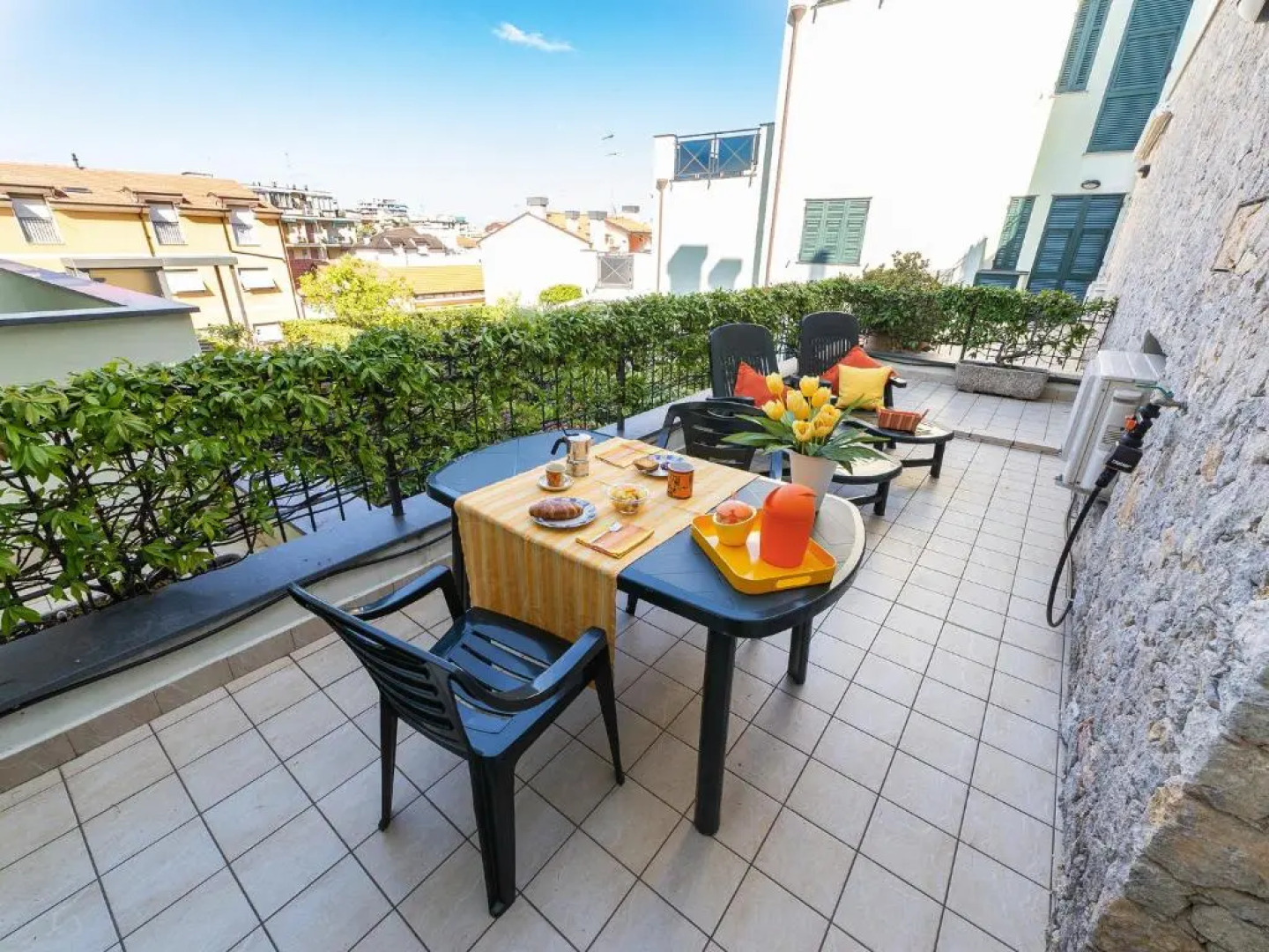 Terrazza del Gelsomino with terrace and open view