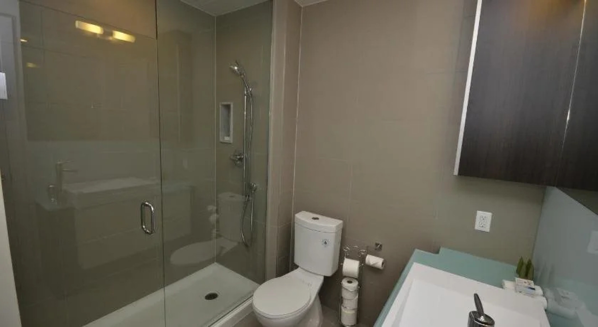 Whitehall Suites - Front Street West