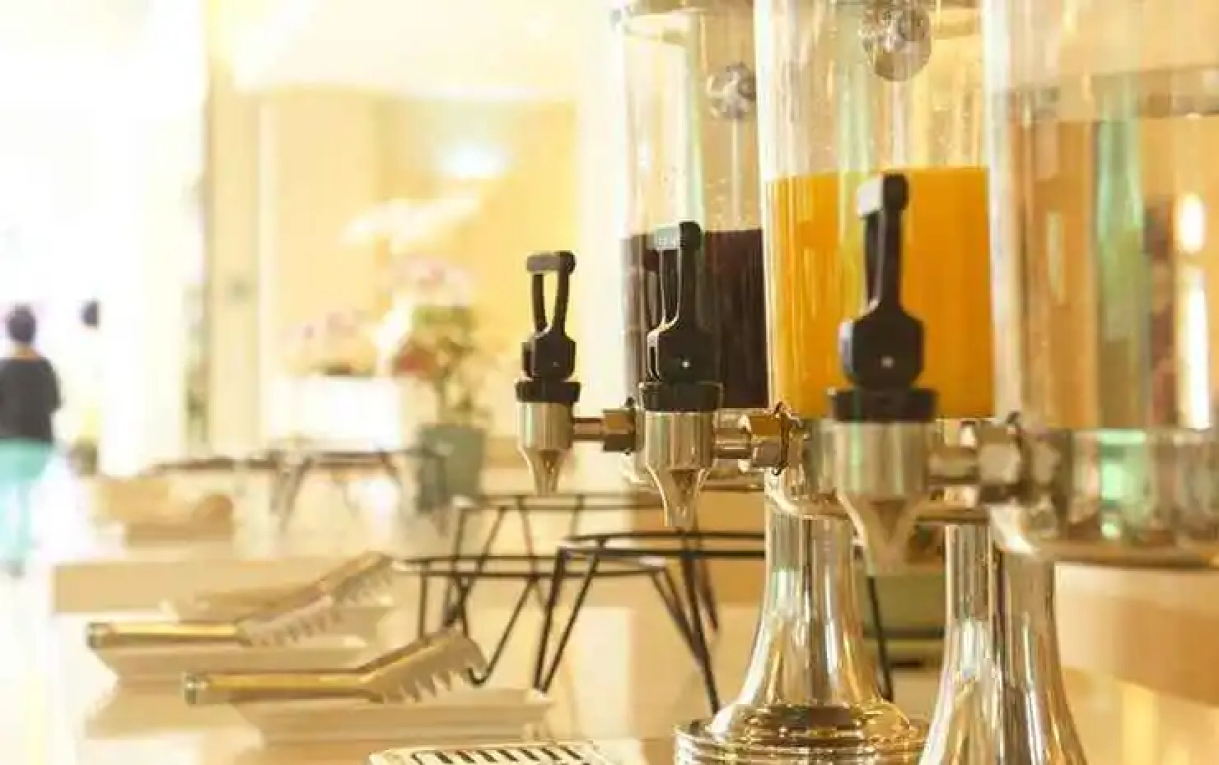 Balcony Courtyard Hotel & Serviced Apartment