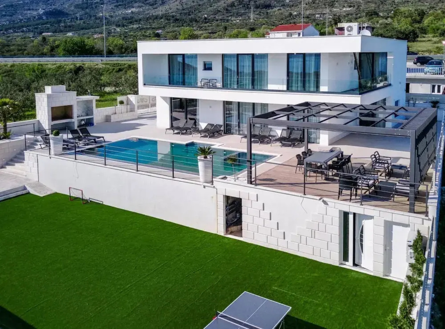 Sunset Serenity Villa With Pool, Gym and Sauna