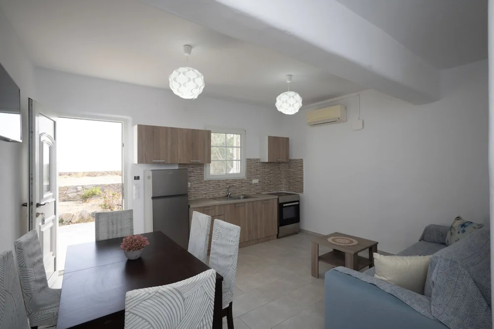 Island Dreaming Opal 2 Bd w shared pool