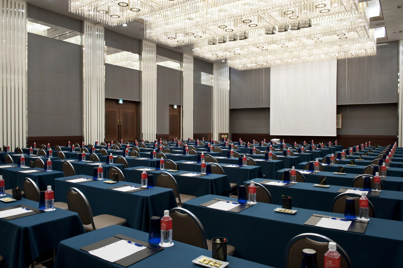 Отель ANA Crowne Plaza Hiroshima, an IHG Hotel