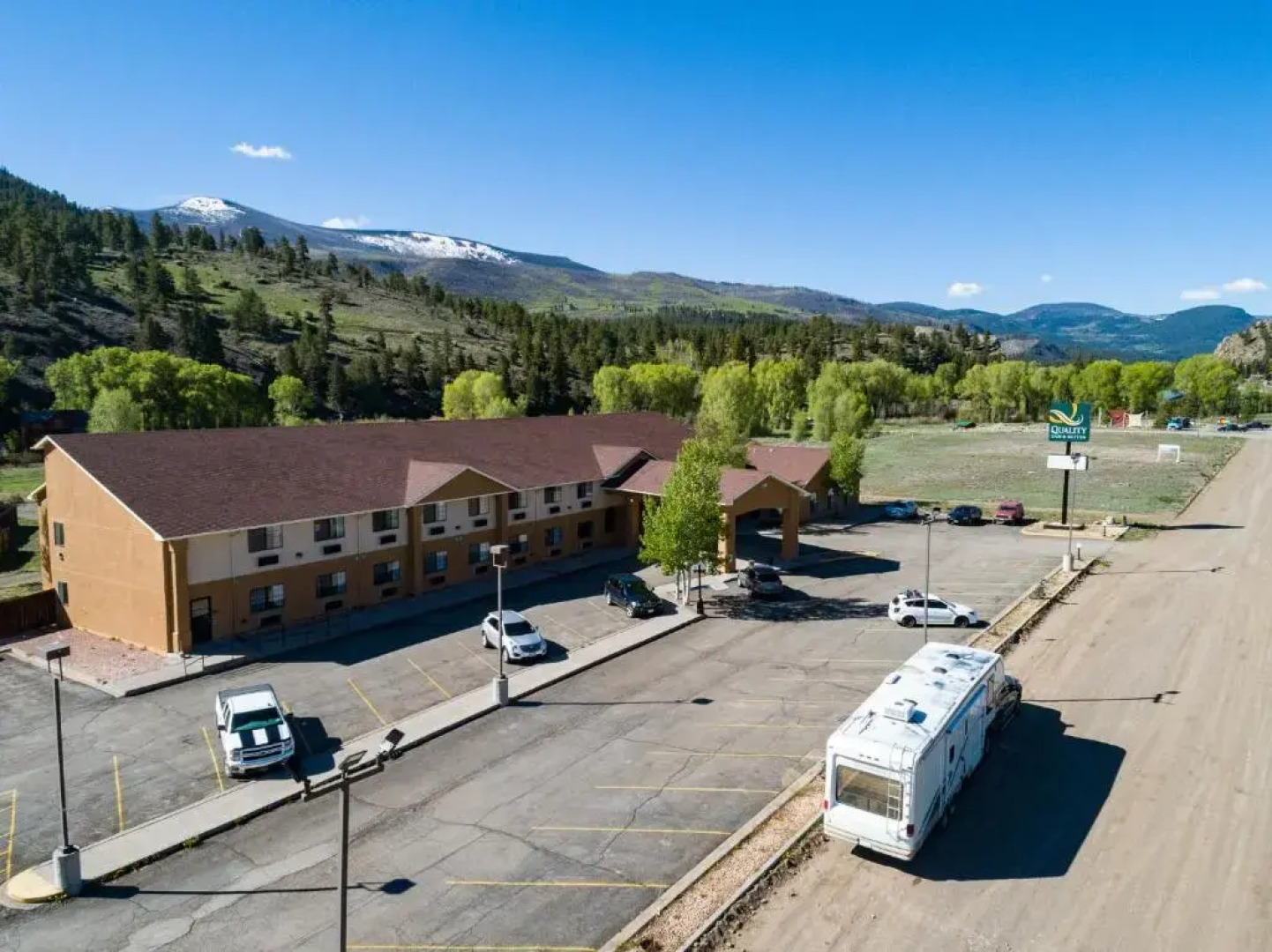 Allington Inn & Suites South Fork