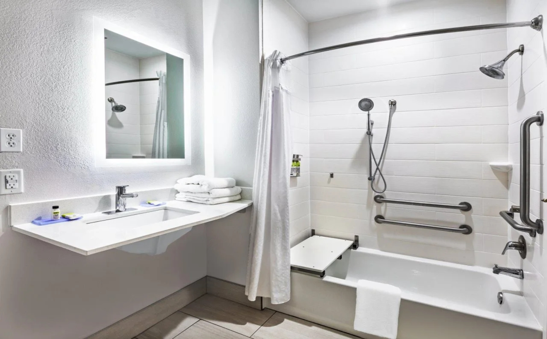 Holiday Inn Express & Suites Port Lavaca by IHG