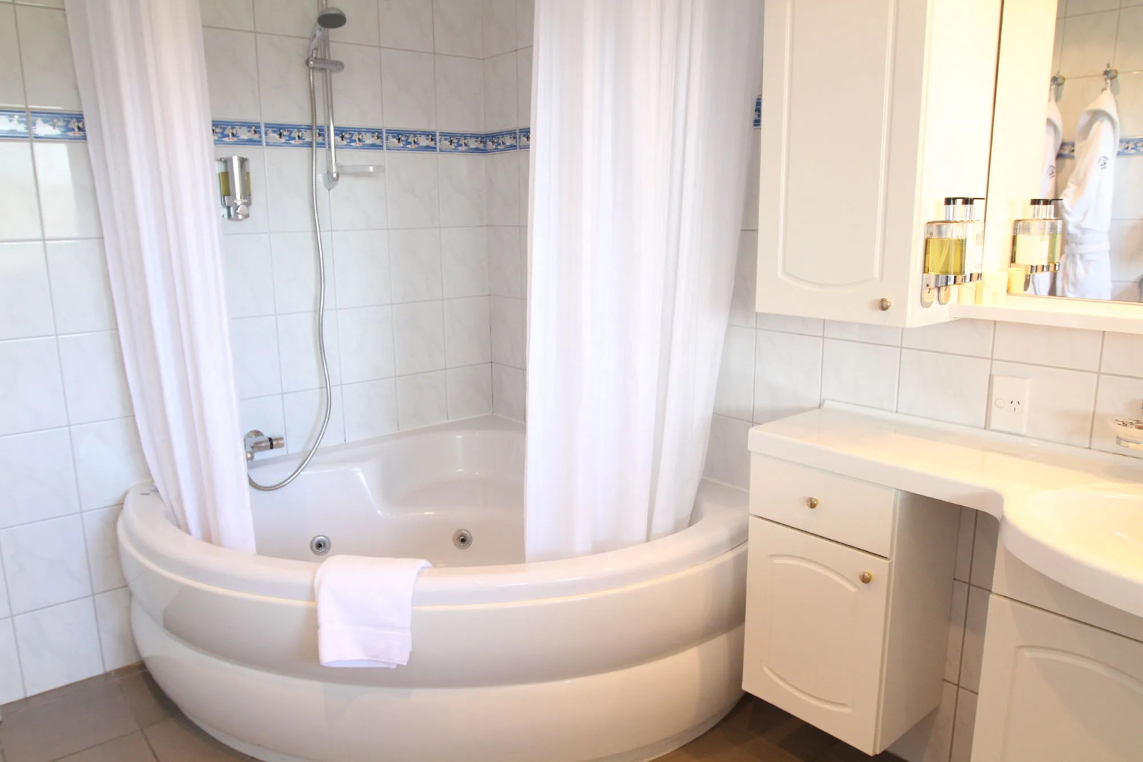 Admiralty Lodge Motel