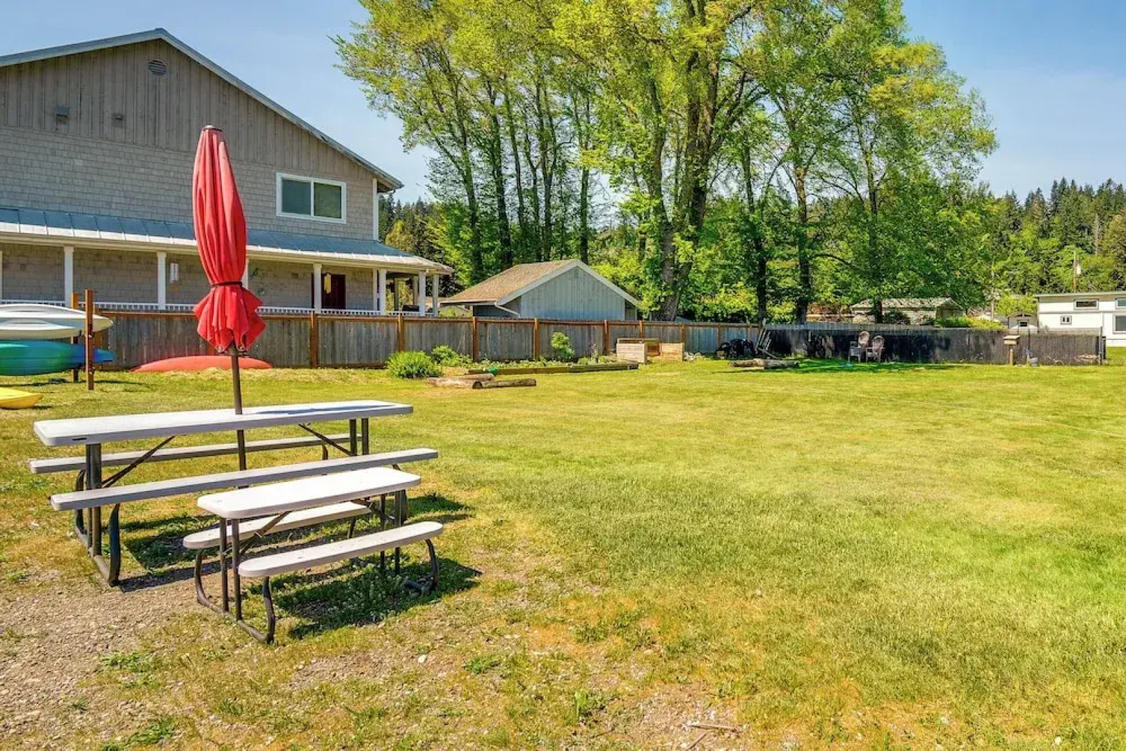 Waterfront Hood Canal Cottage: Steps to the Beach!