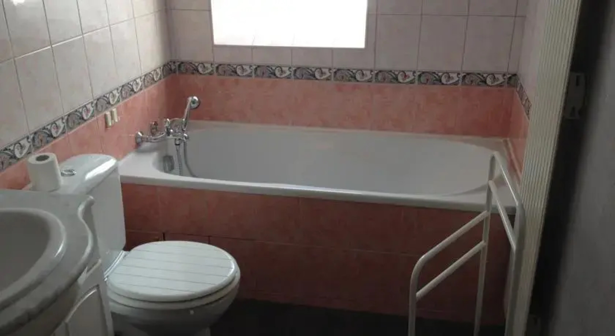 Maison Aux Volets Bleu