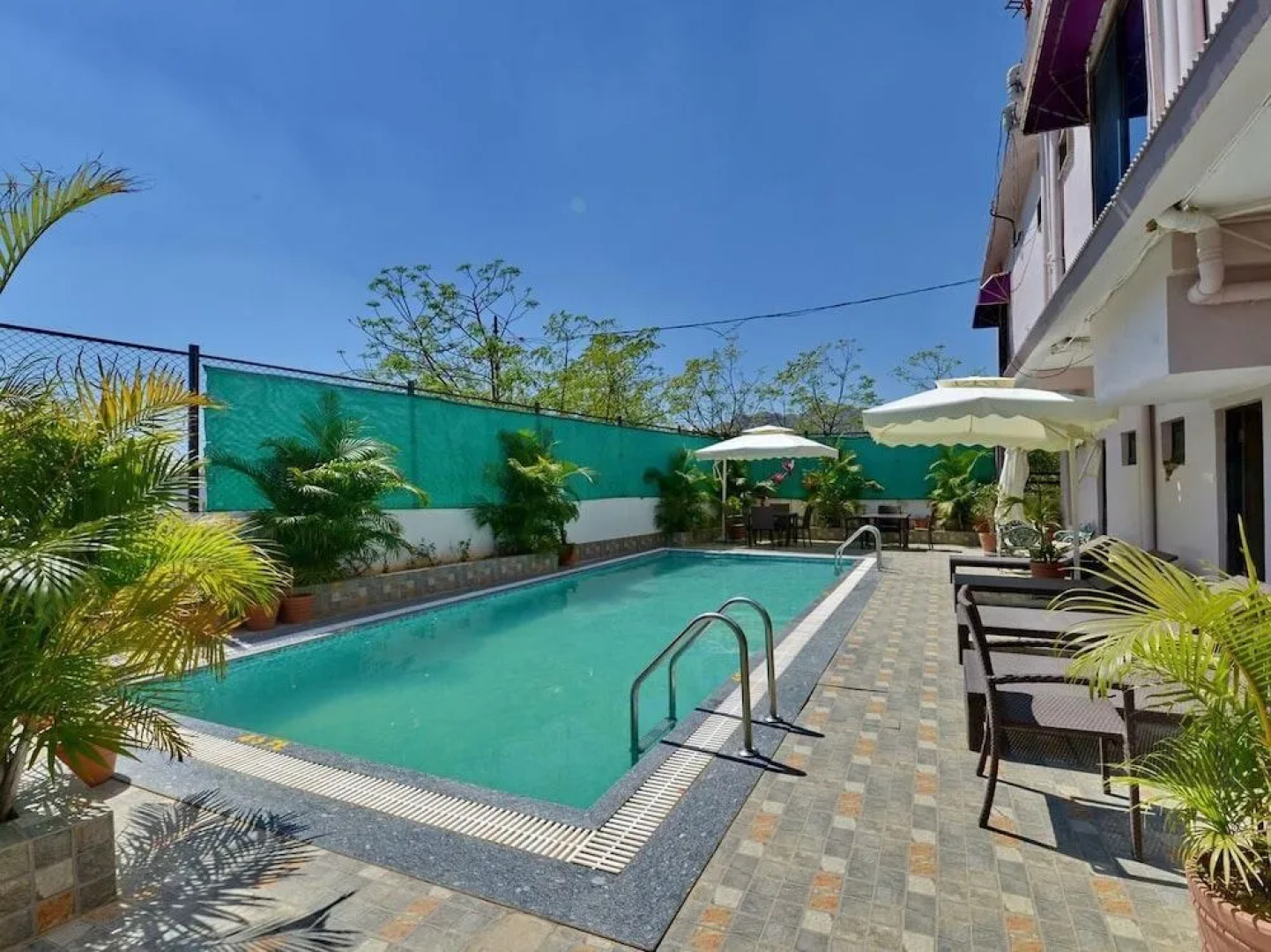 OYO 3422 Hotel Golden Berry