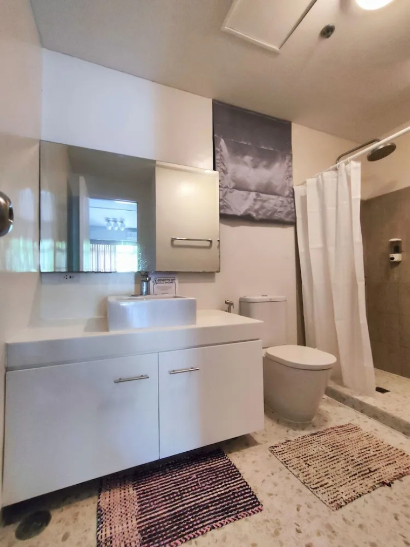 Dr Calayan's 2BR Condo at Pico De Loro