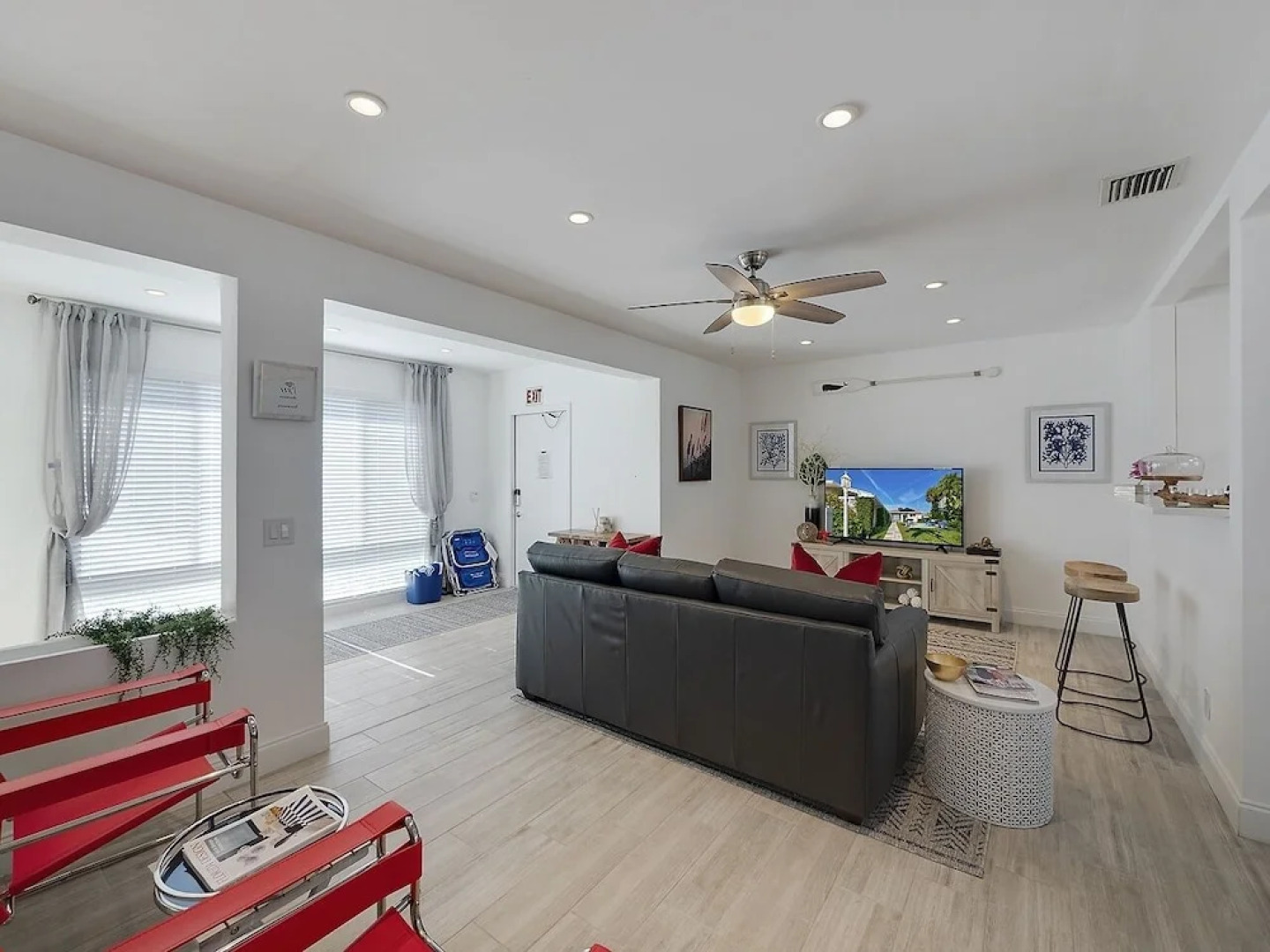 Seas The Day 8: Designer Beach W/ Pool! 3 Bedroom Condo