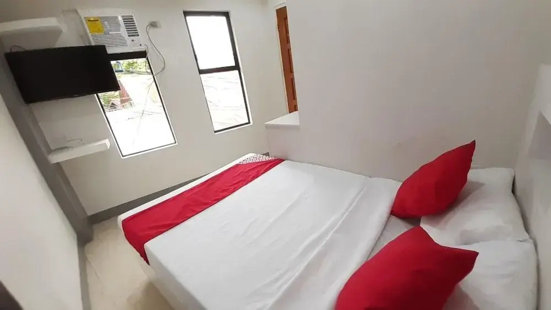 Jrja Hotel by OYO Rooms