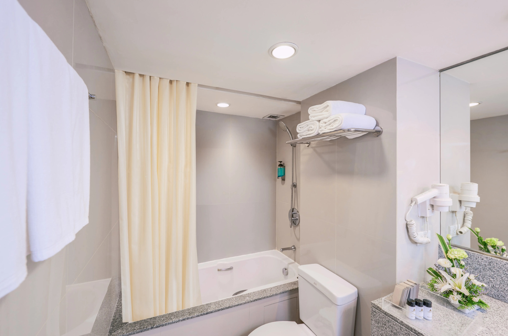 Narai Hotel (SHA Extra Plus)