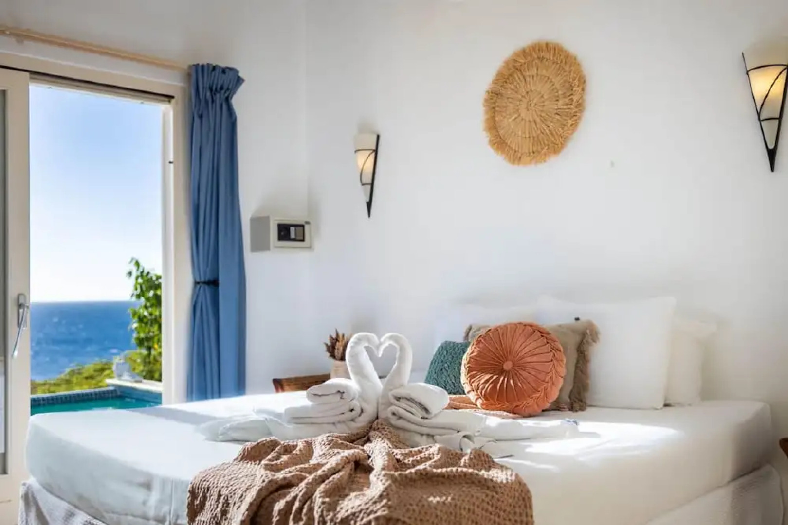 Spacious Bright Villa - Spectacular Ocean Views Private Pool