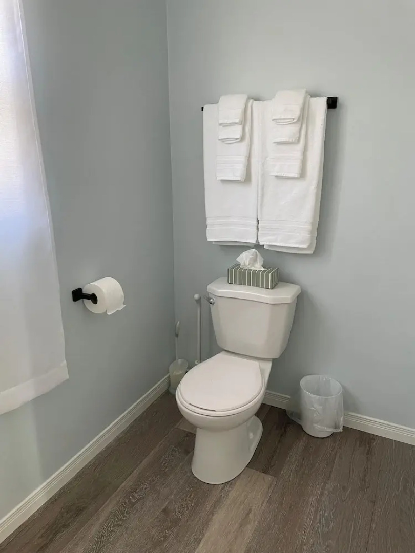 Buoy & Arrow Restaurant and Suites