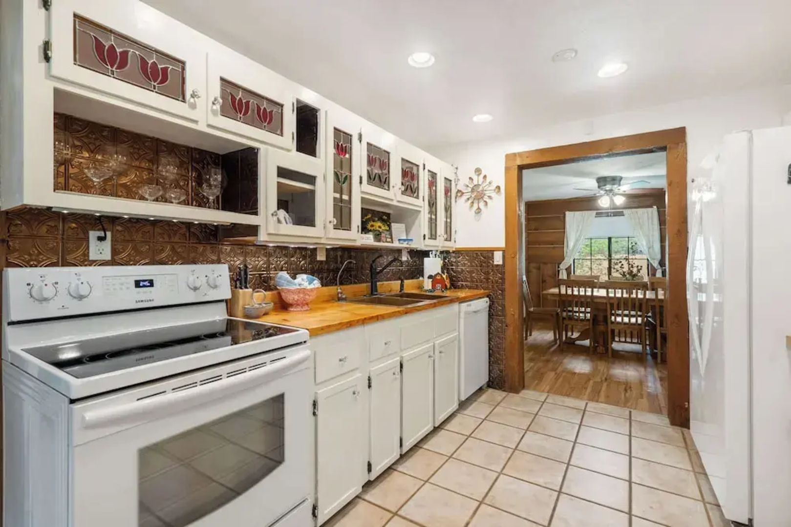 The Cozy Cottage Getaway - Private Pool & Hot Tub