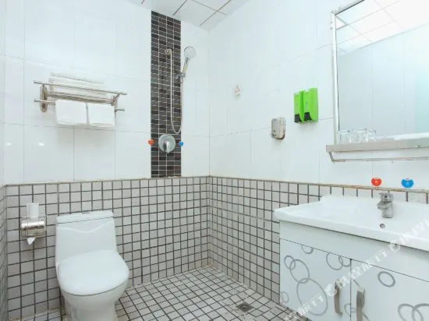 Ward Aladdin Hotel (Weifang Railway Station Taihuacheng Branch)