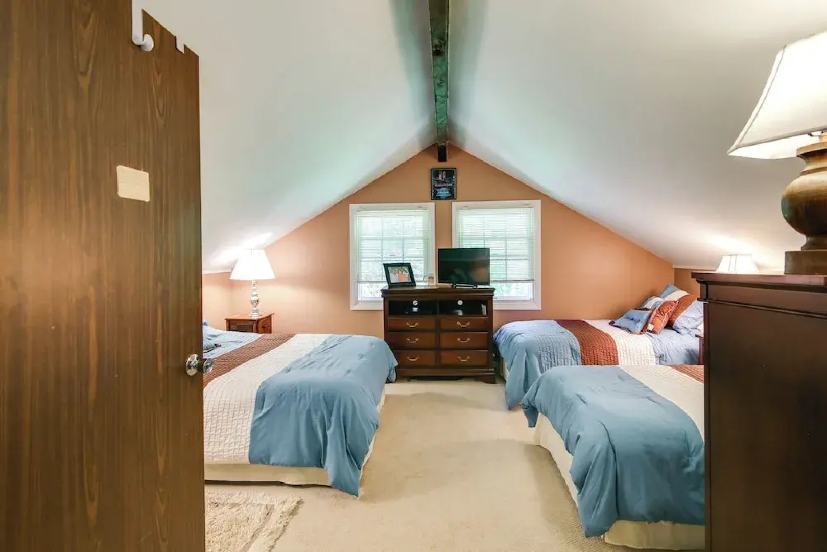 Hunter Hideaway w/ Yard & Deck: 3 Mi to Ski Slopes