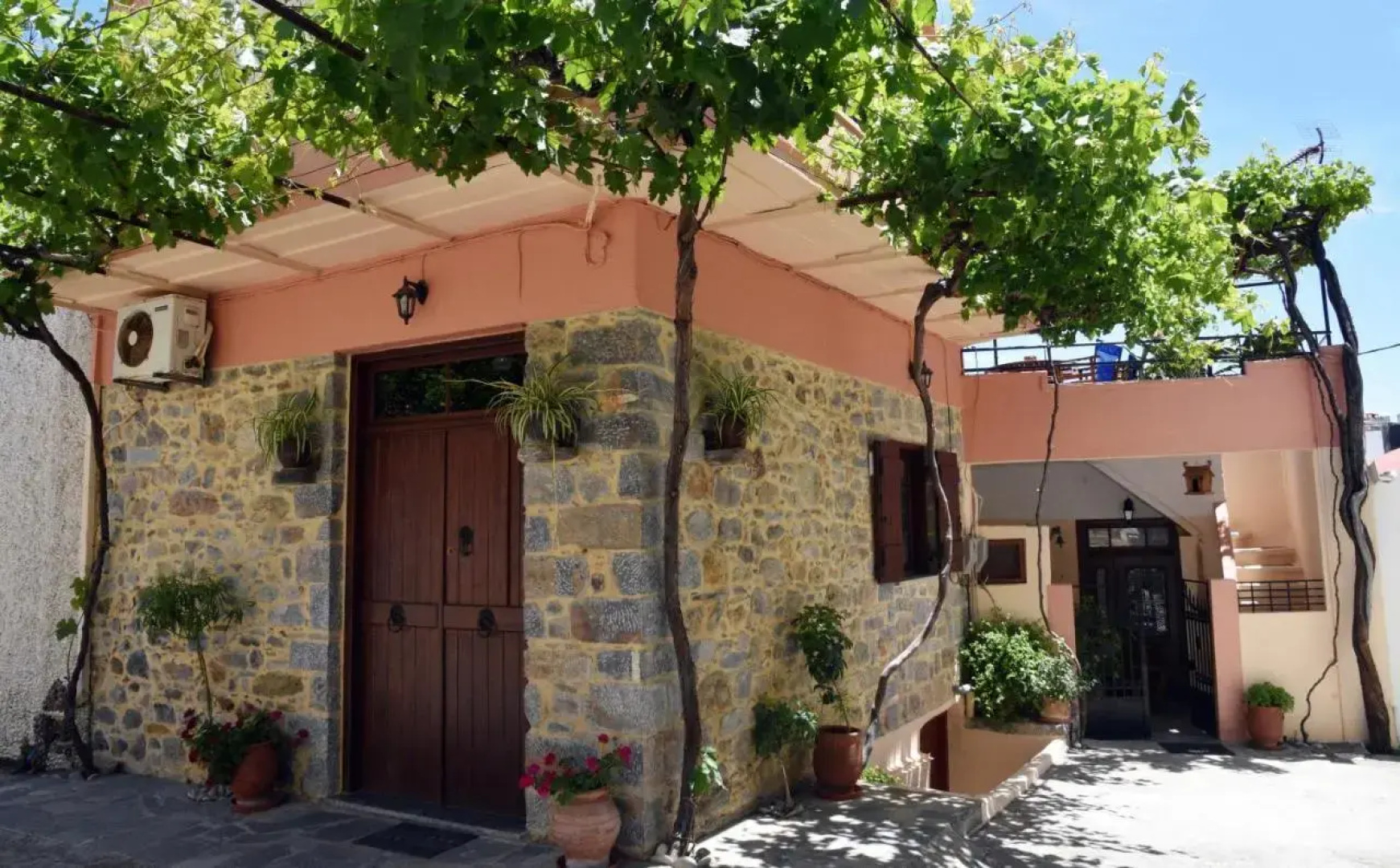 Traditional Residence with terrace