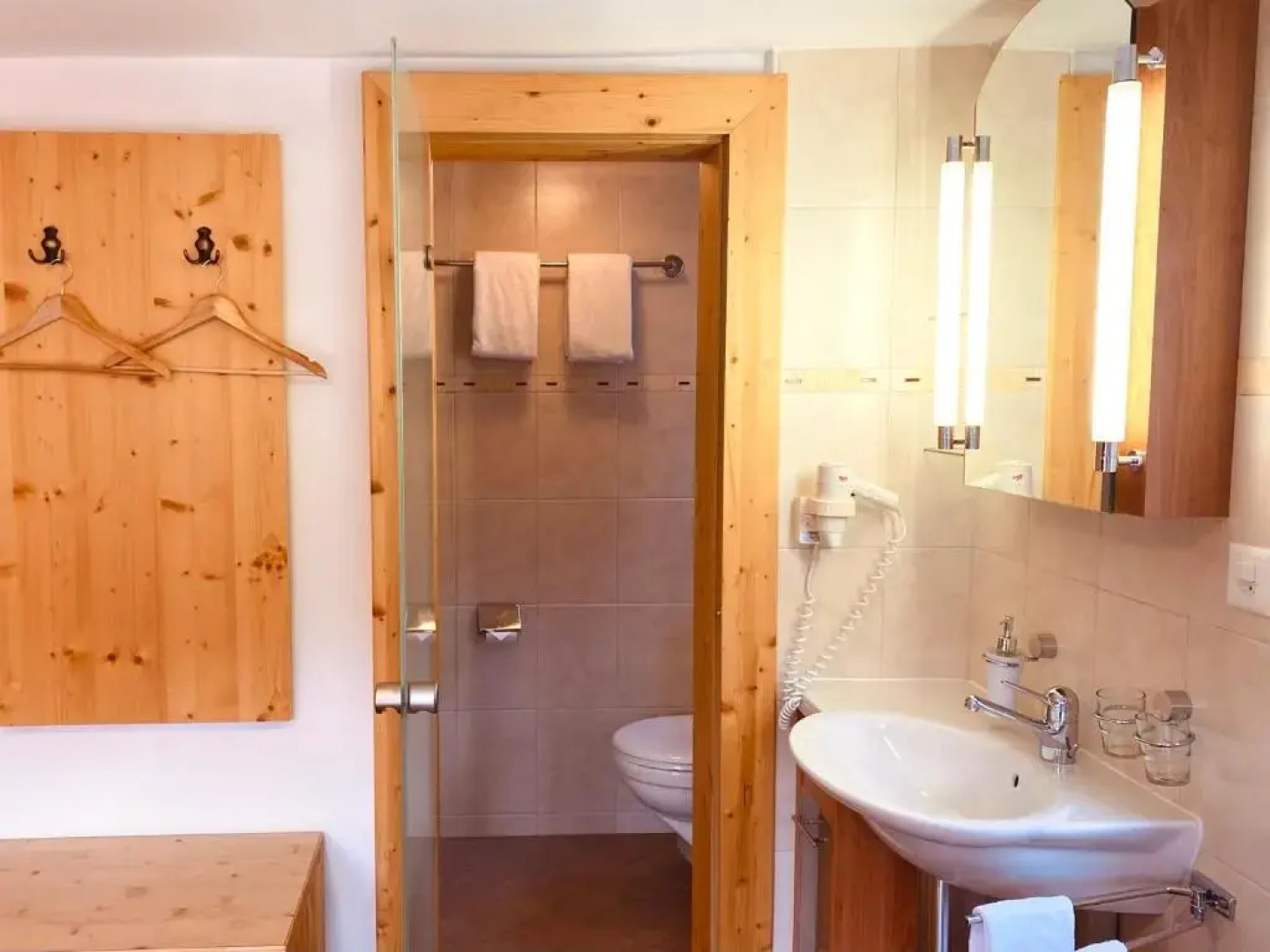 Julen Wendelin, Hotel Touring