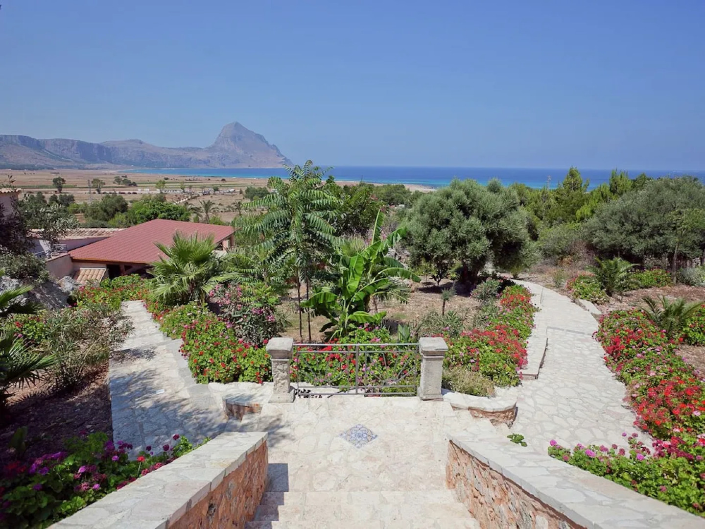 Cozy Apartment With air Conditioning Only 600 m From the sea