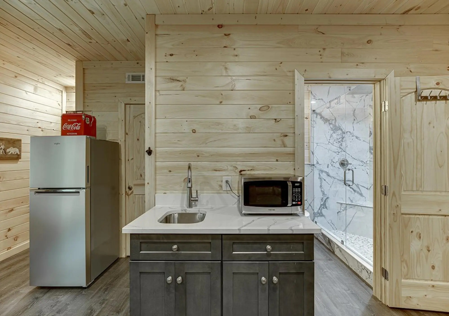 Luxury Cabin Sleeps 8 With Creekside Fire pit Near Helen GA