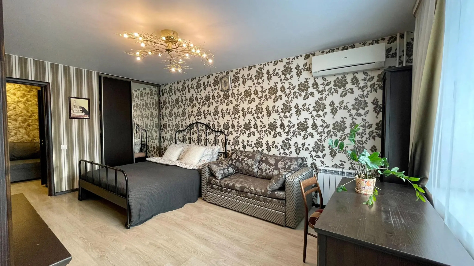 Tolstoy Apart (Толстой Апарт) на улице Демонстрации 38