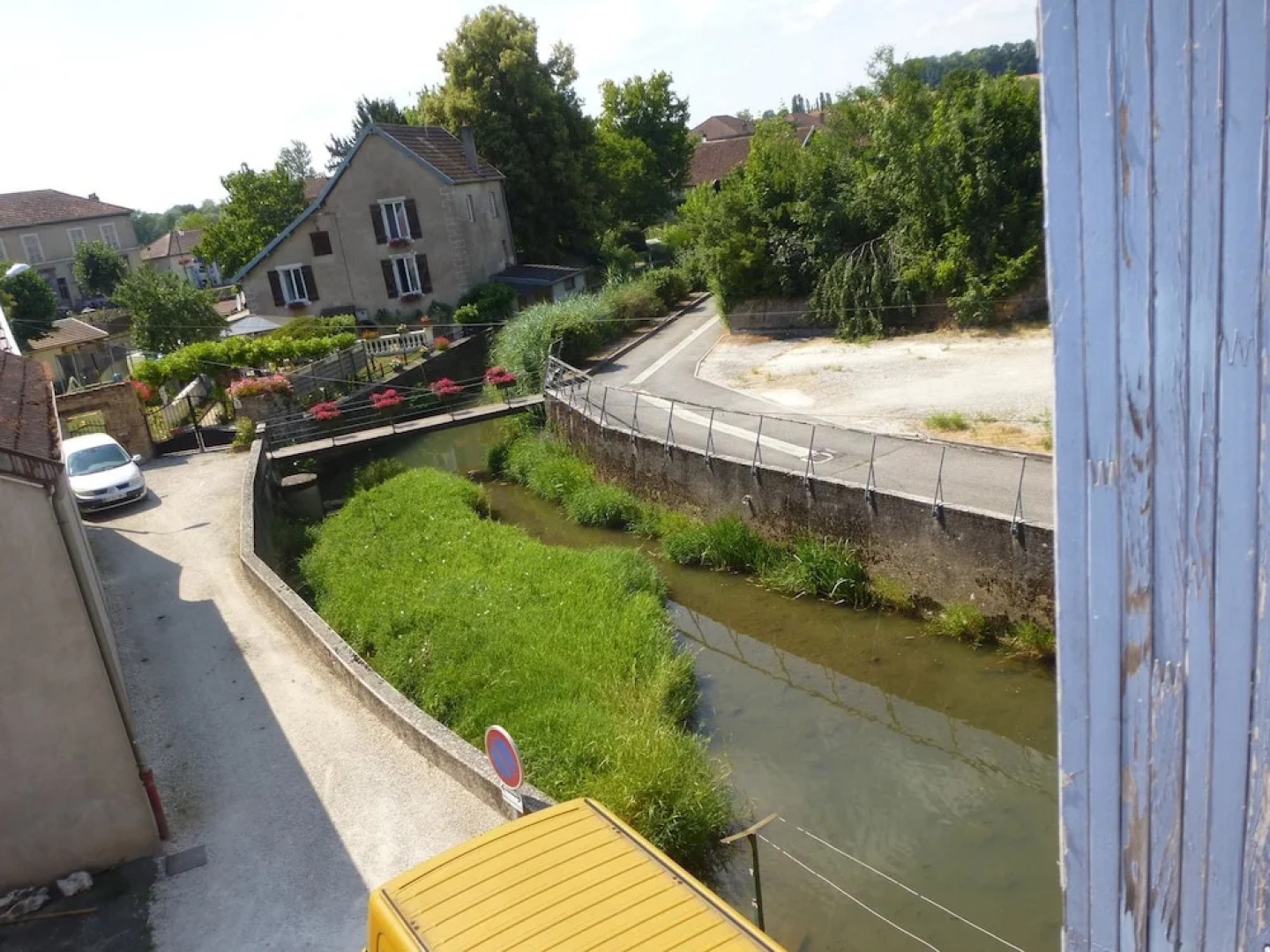 Property With 2 Bedrooms in Rougemont