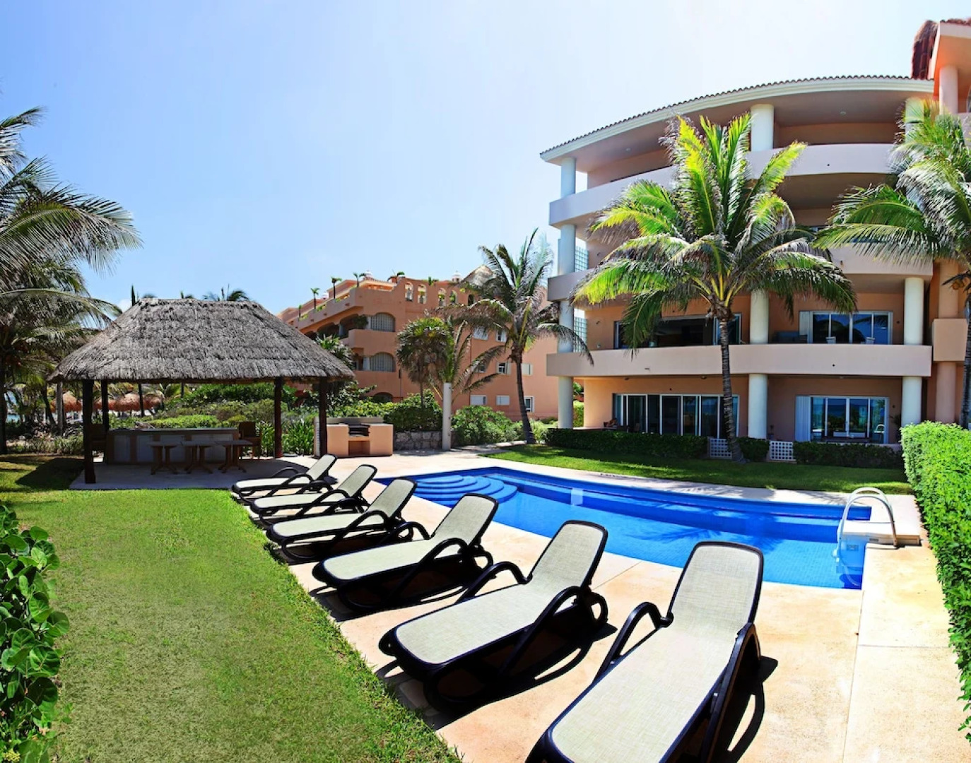 Costa Brava B4. Ocean View Balcony, Wifi, Netflix