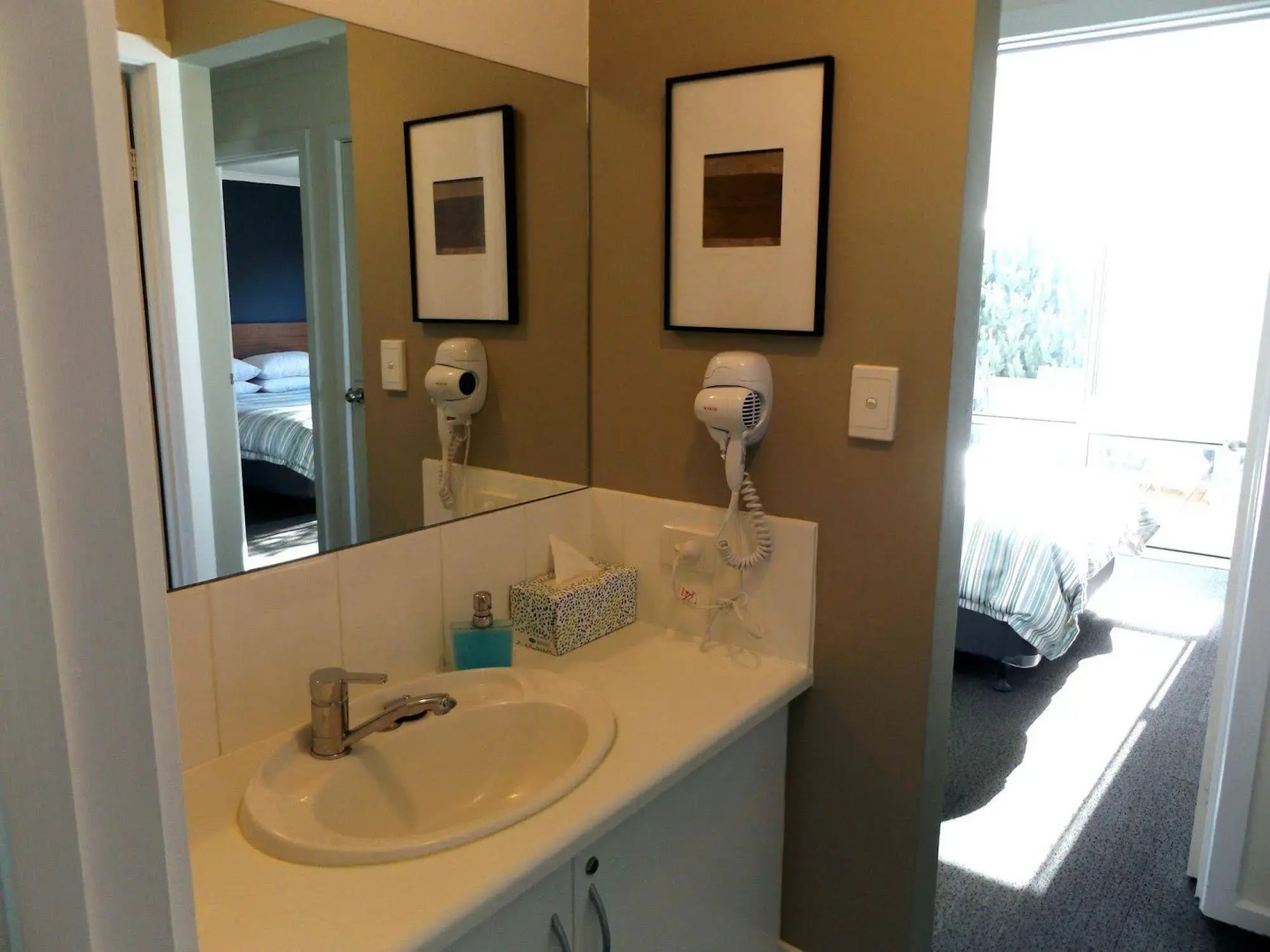 Coorong Waterfront Retreat