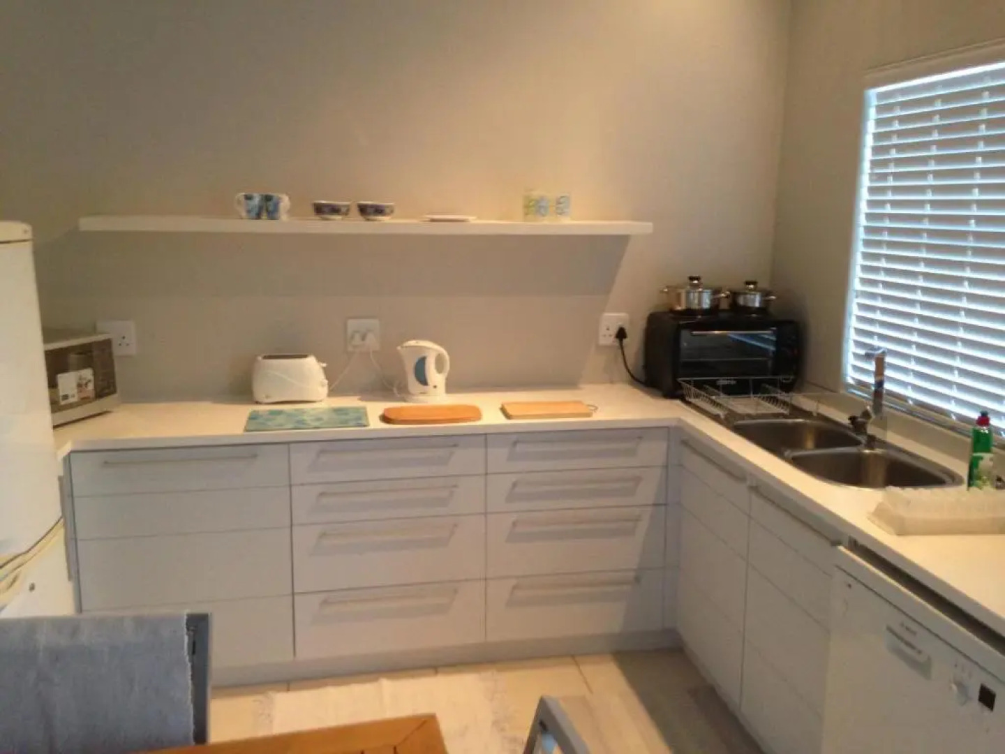 PERFECT 10 - 7 to 13 Sleeper Luxury Holiday Home Breakage Deposit of R2500 for 10 to 13 persons per weekend