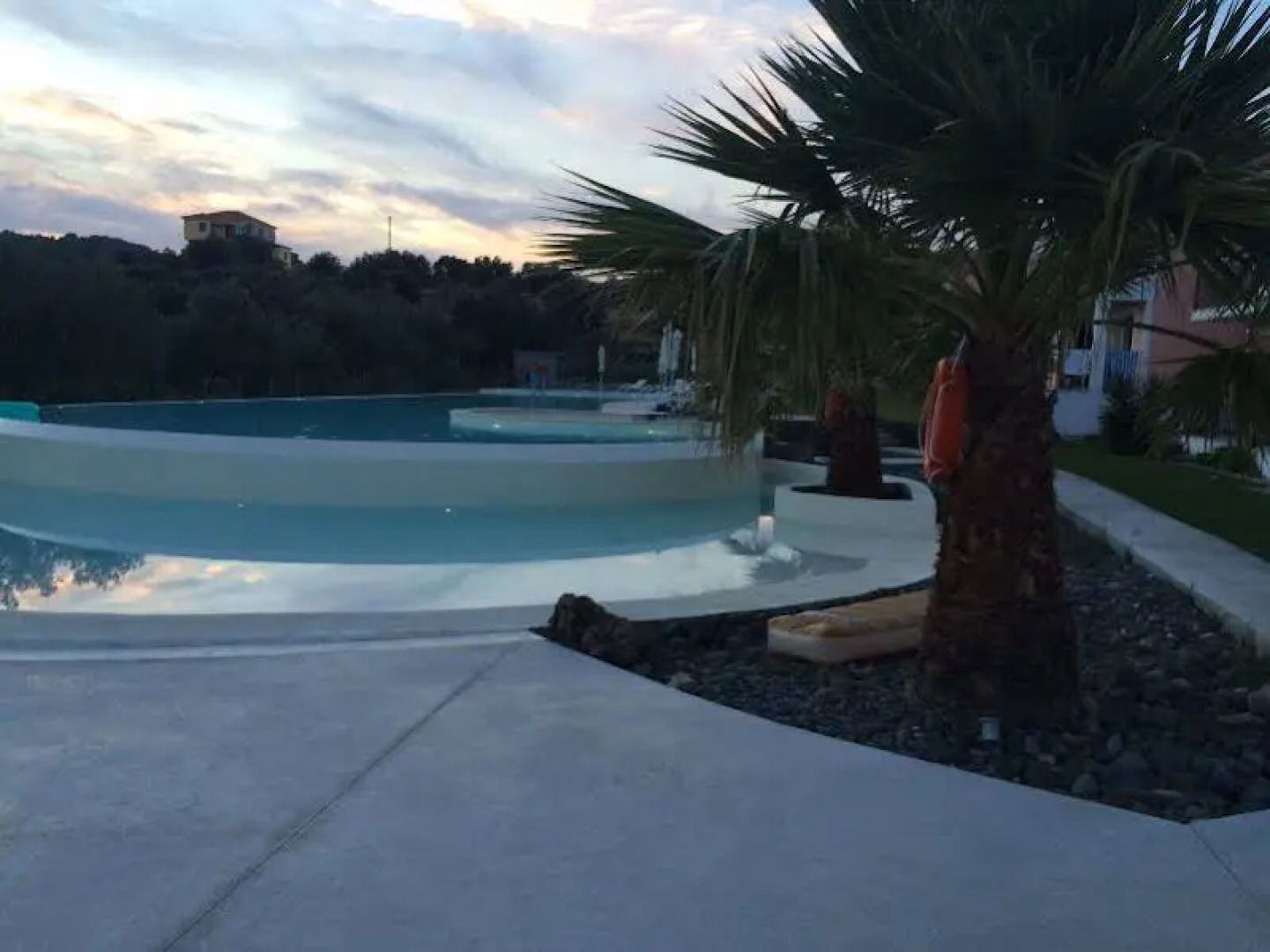 Eriphilly Studios & Apartments