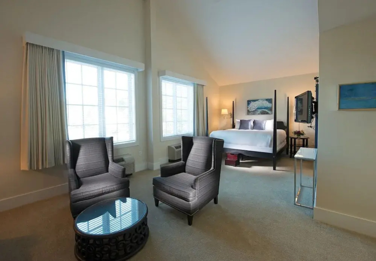 The Boathouse Waterfront Hotel & Marina