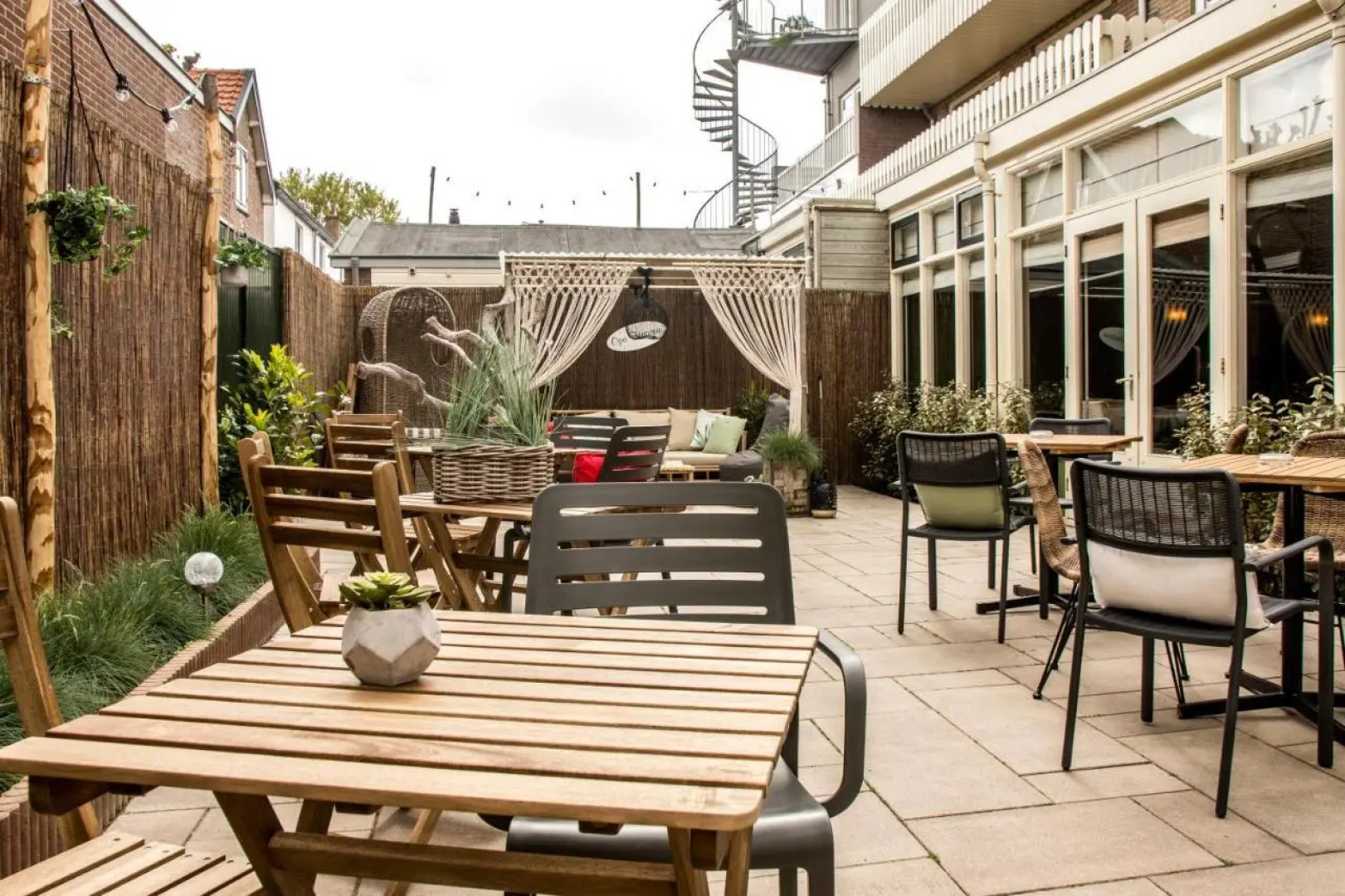 Отель The Bloom