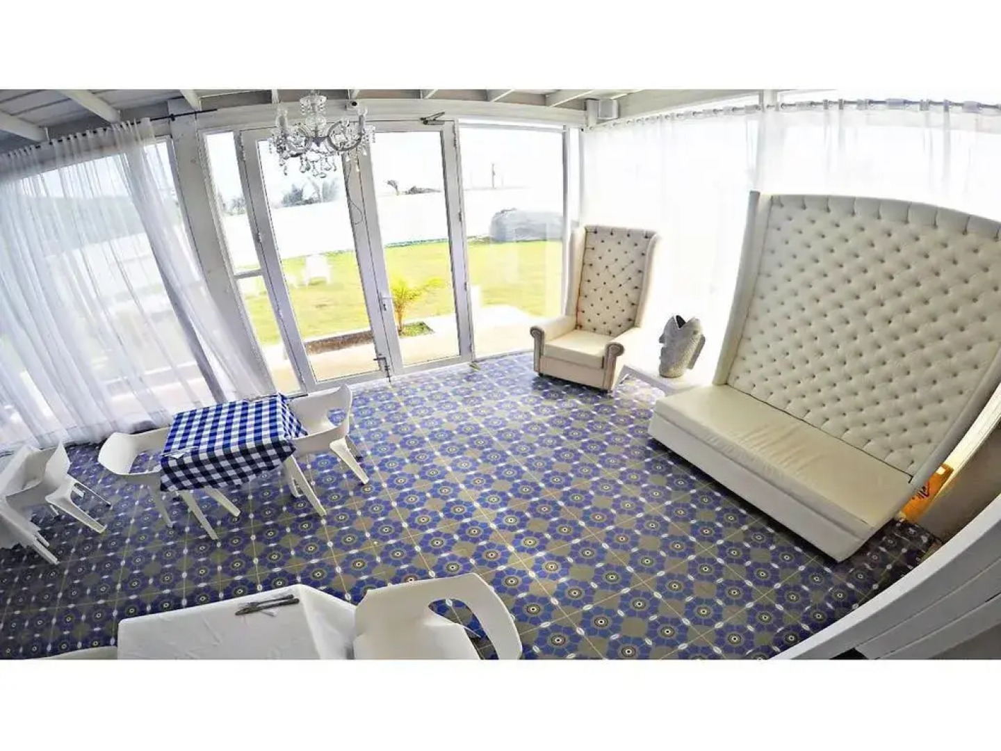 Ocean Breeze Boutique Hotel