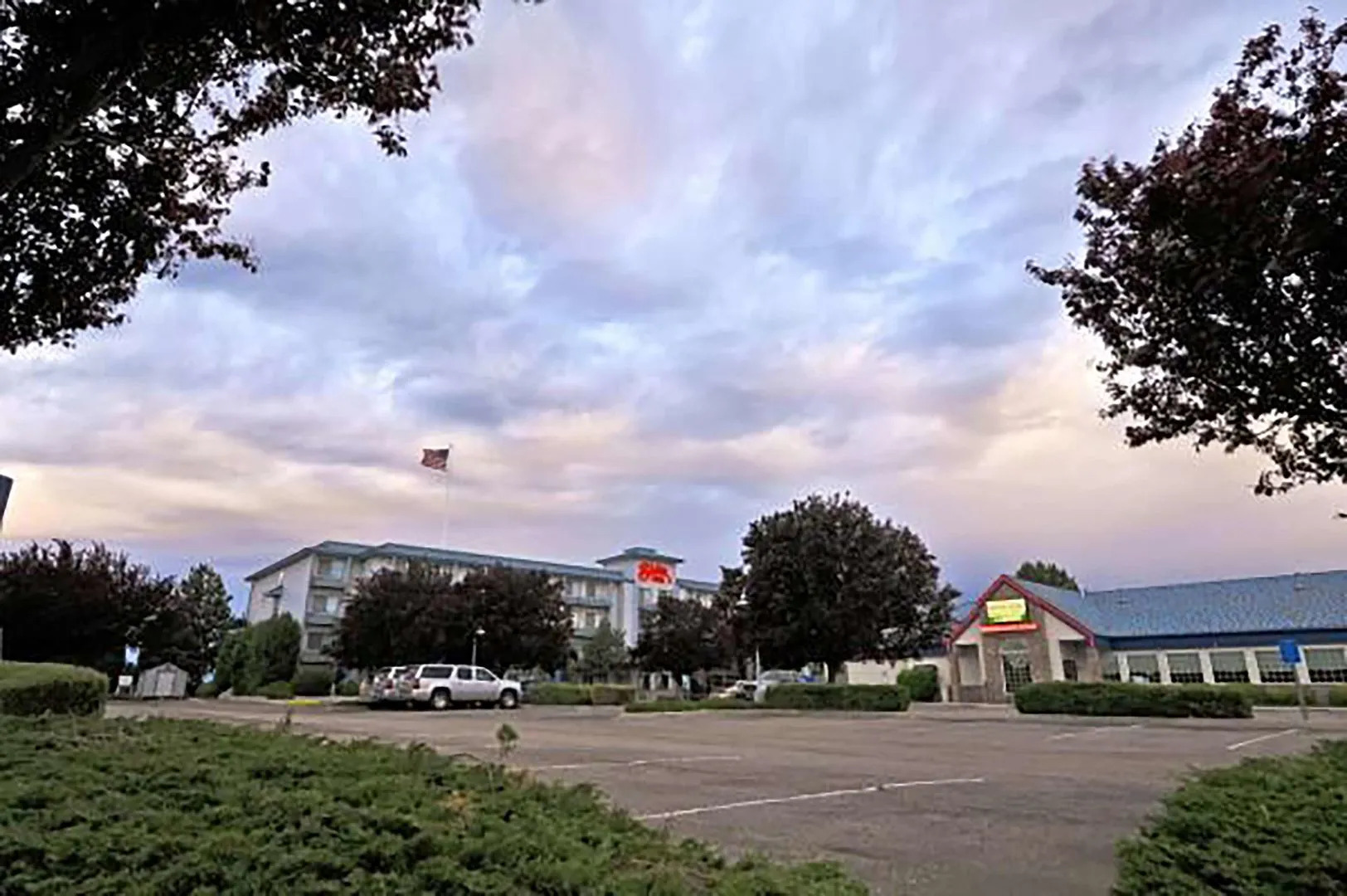 Shilo Inn Suites Hotel - Nampa Suites - Idaho