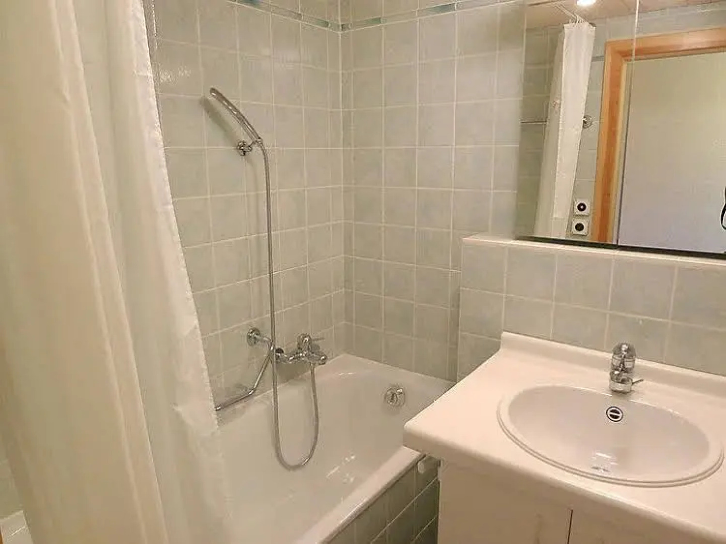 Route Des Layeux - Inh 26230