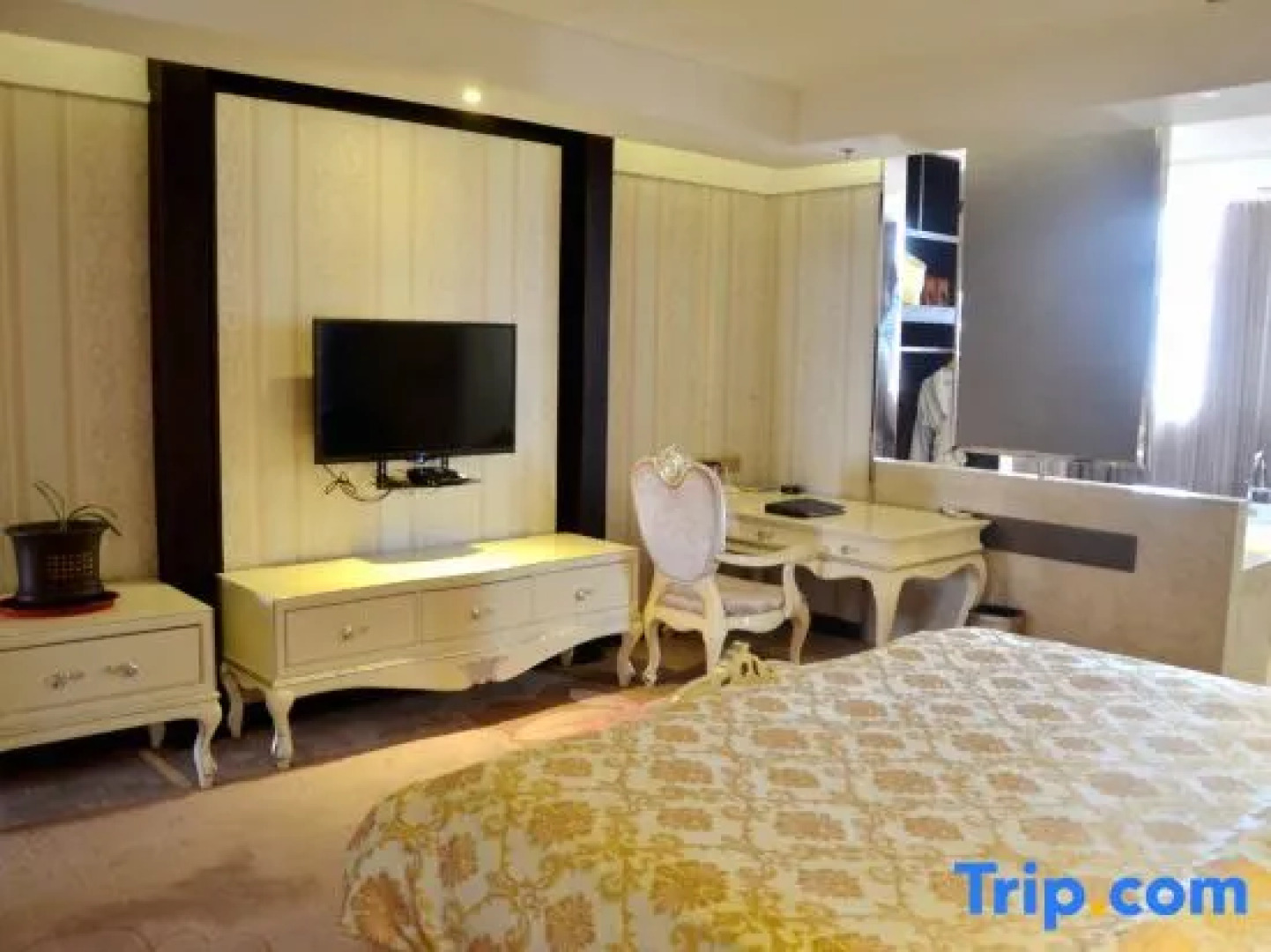 Sanhe International Hotel