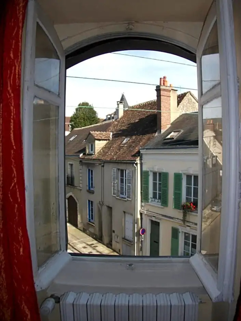 centre ville, chambre indépendante 20m2 et sa salle de bain privée