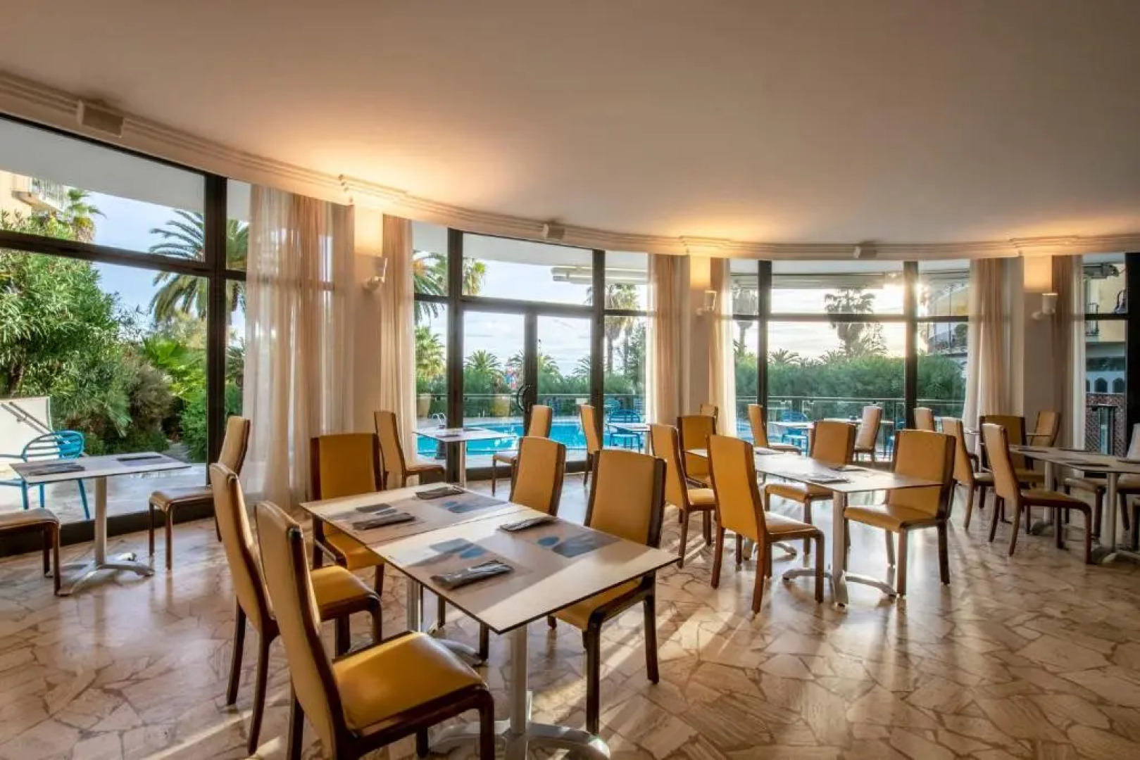 International Hotel & Suite