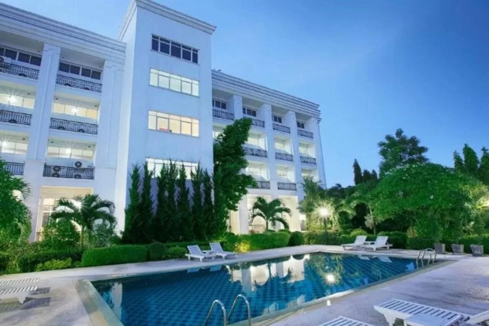 La Vie En Rose Hotel